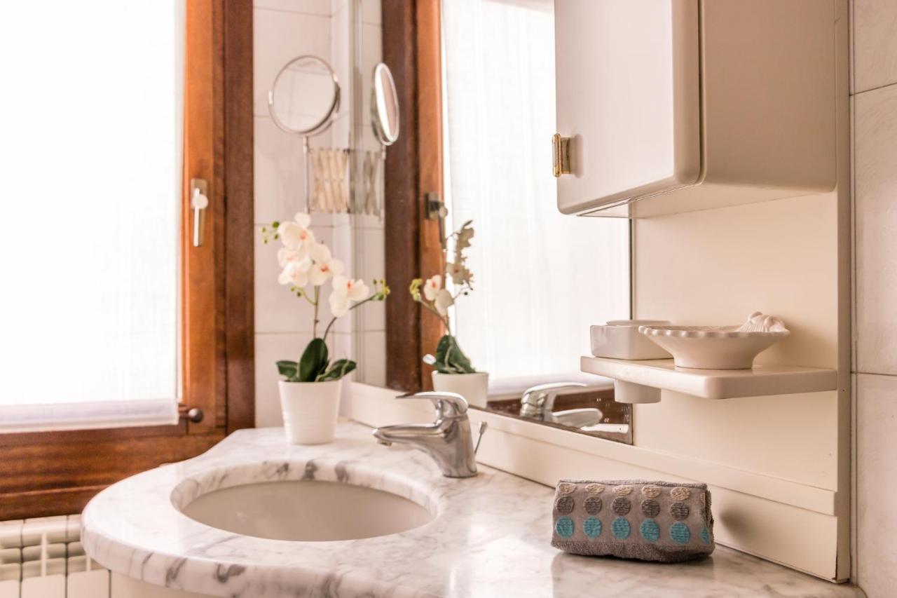 Vivaldi Apartment เวนิส ภายนอก รูปภาพ